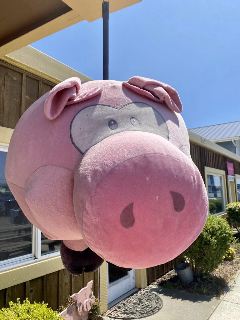 Double Barrel BBQ pig sign in Ocean Shores Washington